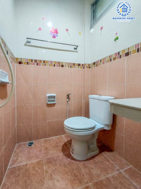 *****ทาวน์เฮ้าส์มือสองนนทบุรี หมู่บ้าน เหนือฟ้าโฟร์ บ้านกล้วย-ไทรน้อย เนื้อที่ 17 ตร.ว. ฟังก์ชัน 2 ห้องนอน 2 ห้องน้ำ 1 ที่จอดรถ พร้อมของแถมฟรี! 2 เครื่องปรับอากาศ บนทำเลเดินทางสะดวก ใกล้เซ็นทรัลเวสท์เกต และรถไฟฟ้าสายสีม่วง "สถานีคลองบางไผ่" ราคาสุดคุ้ม!